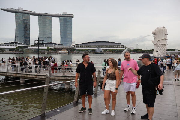 Tour a Pie de 3 Horas: Del Histórico Distrito Cívico a Marina Bay y Gardens by the Bay - Image 4